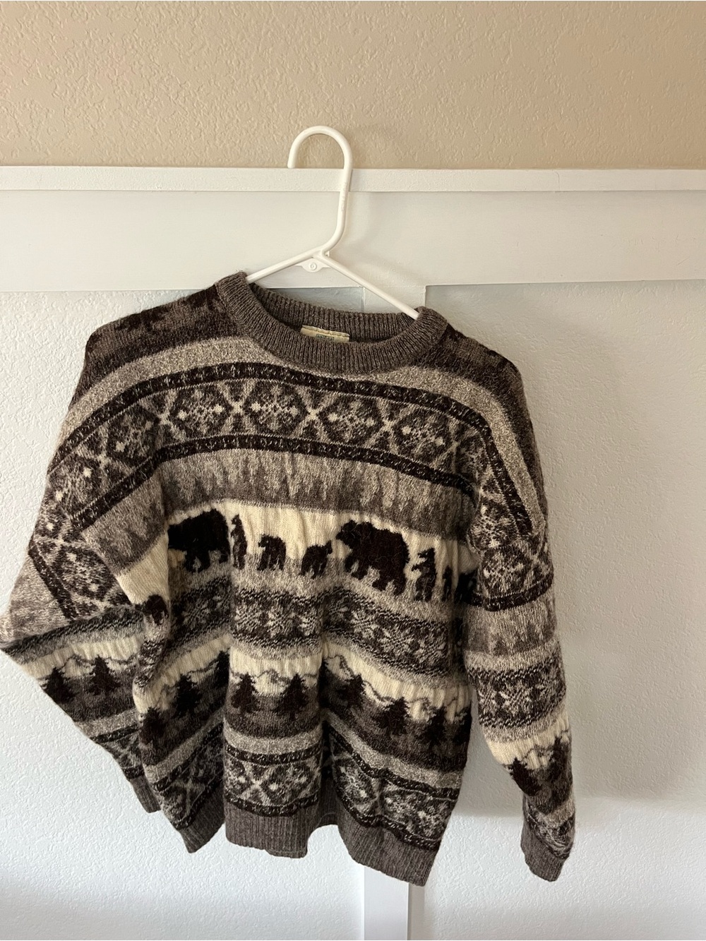 Vintage Concept Knitwear Men's XL Wool Knit Bear Crewneck Sweater